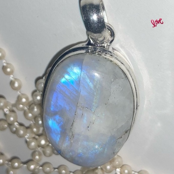 Wow! 🌙 Radiant Rainbow Moonstone Gemstone Handmade Pendant - Picture 5 of 6